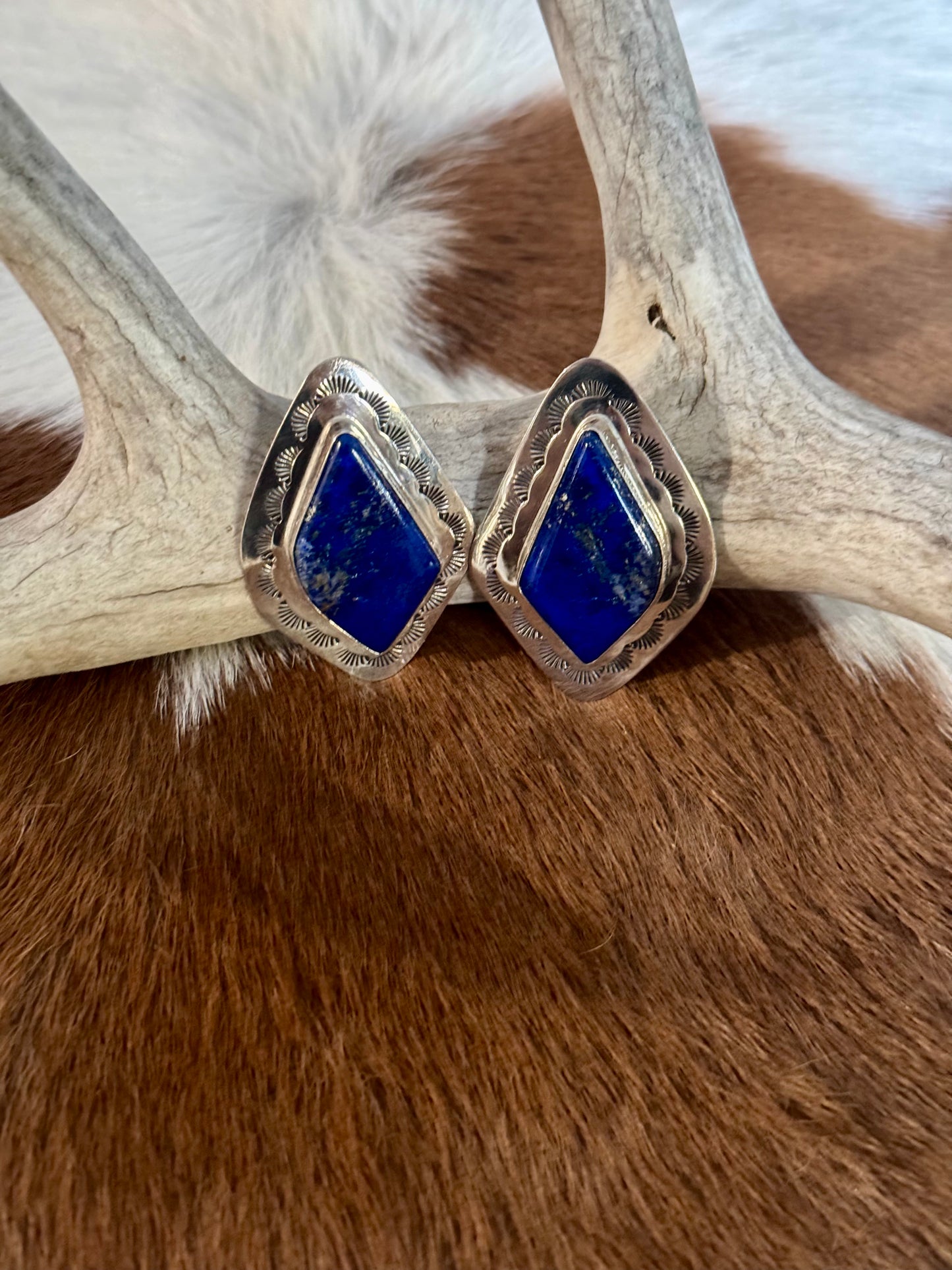 Lapis Stud
