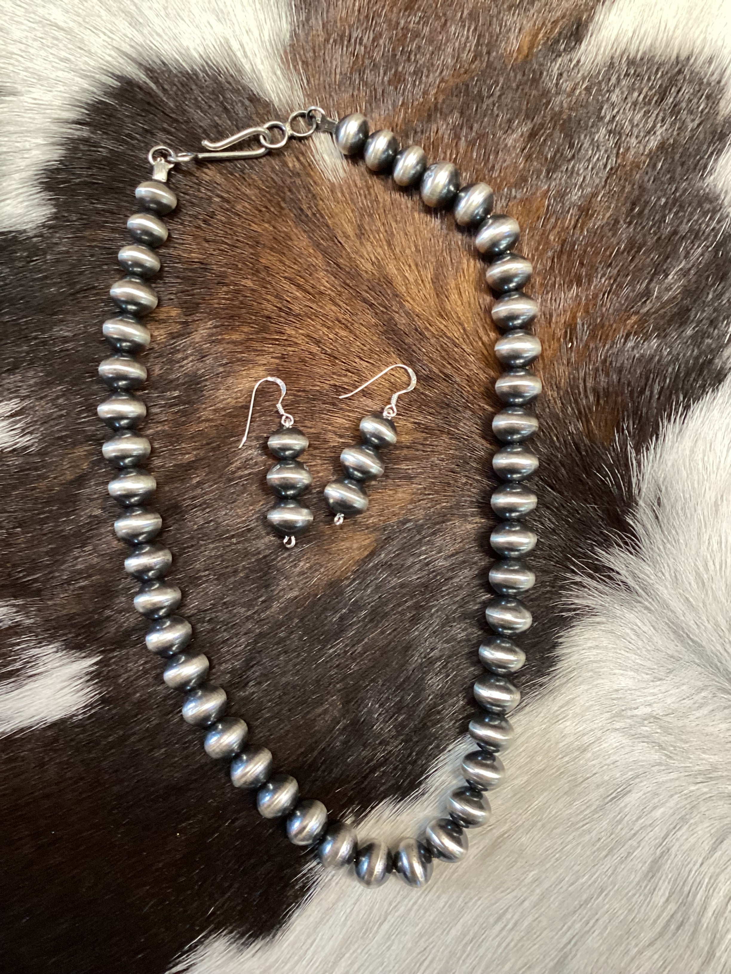Authentic Navajo Handmade Old Look Navajo Pearl Bead Necklace Set 18” 10mm