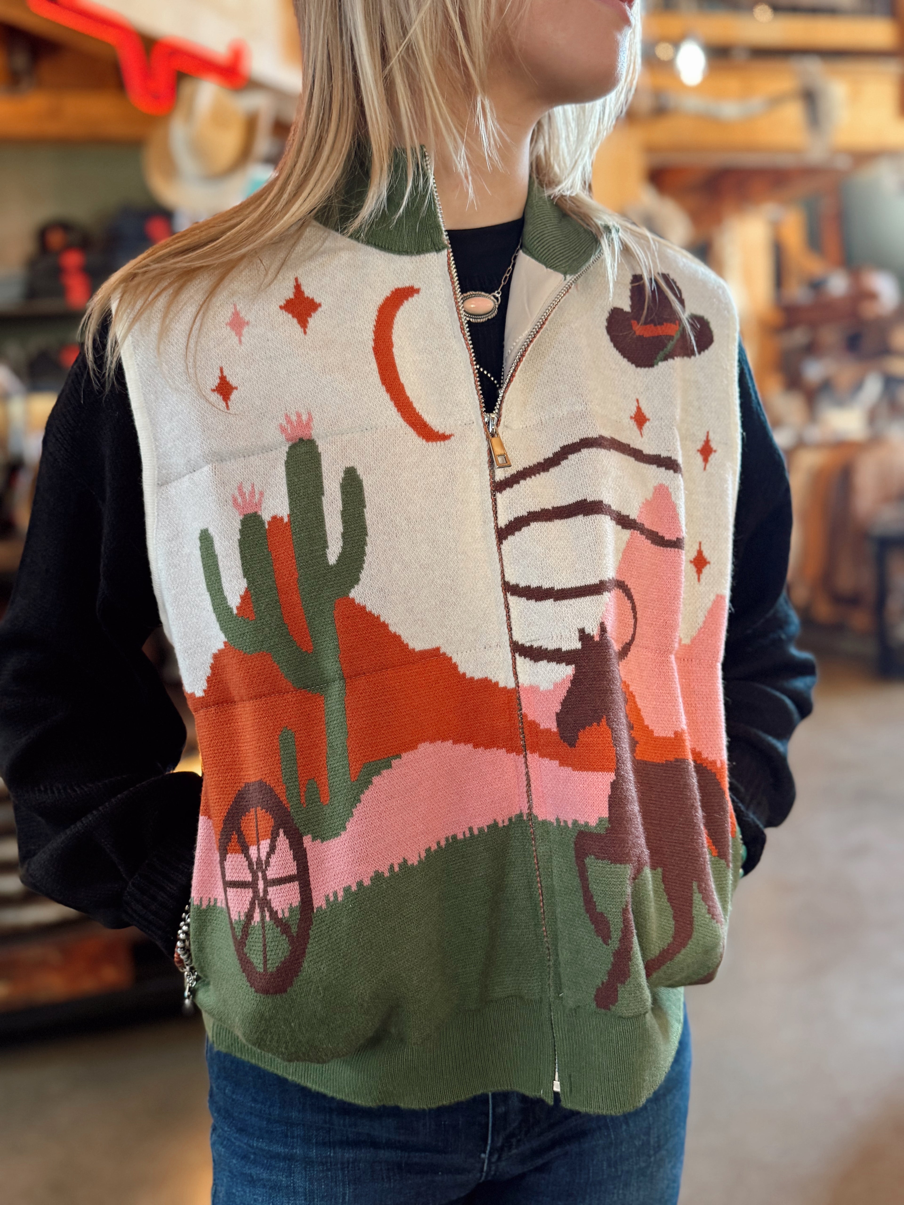 SLVLESS HIGH-NECK WESTERN MOTIVE SWEATER VEST