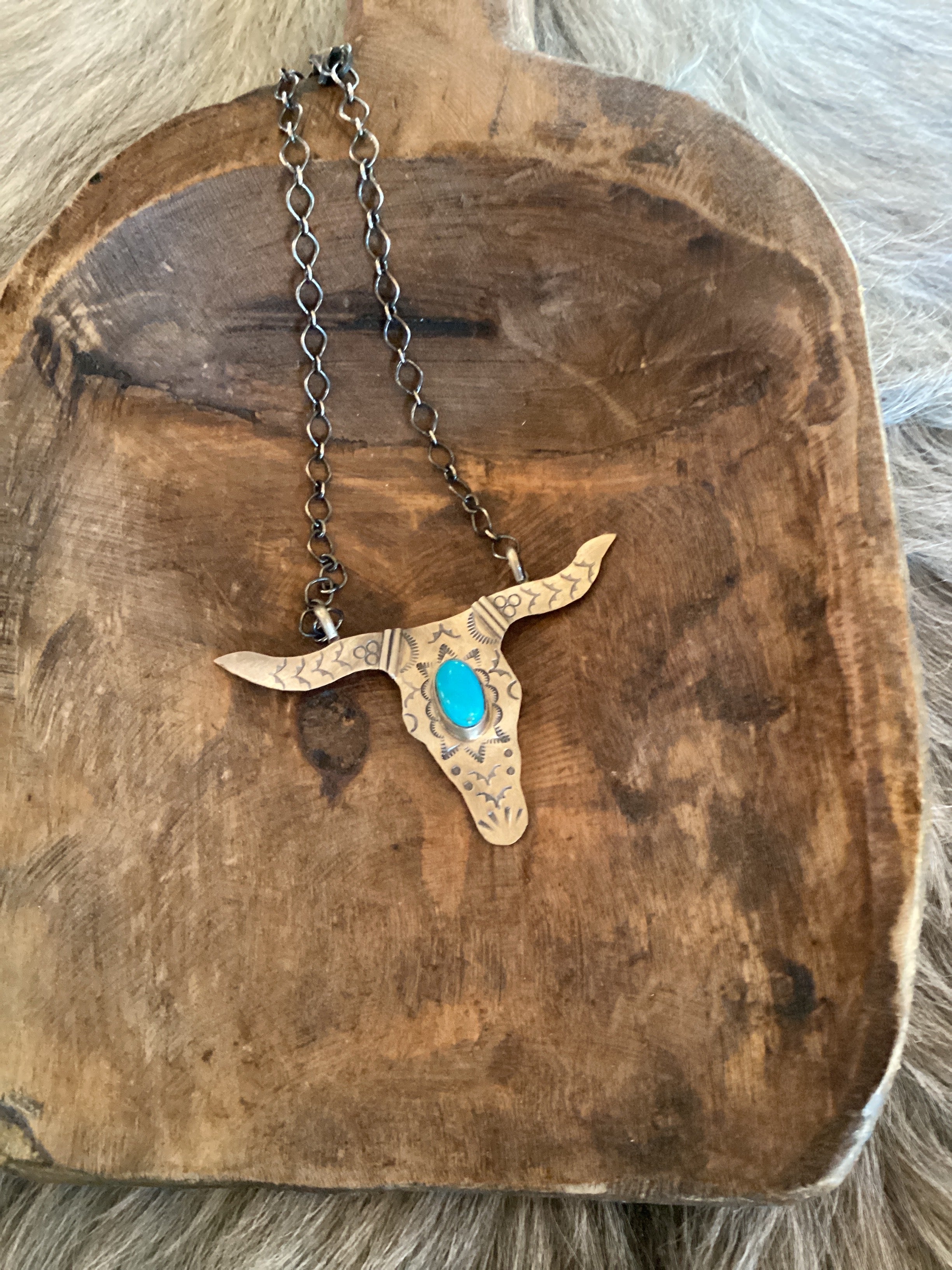 NA SS Navajo Handmade Turquoise Longhorn Necklace 18”