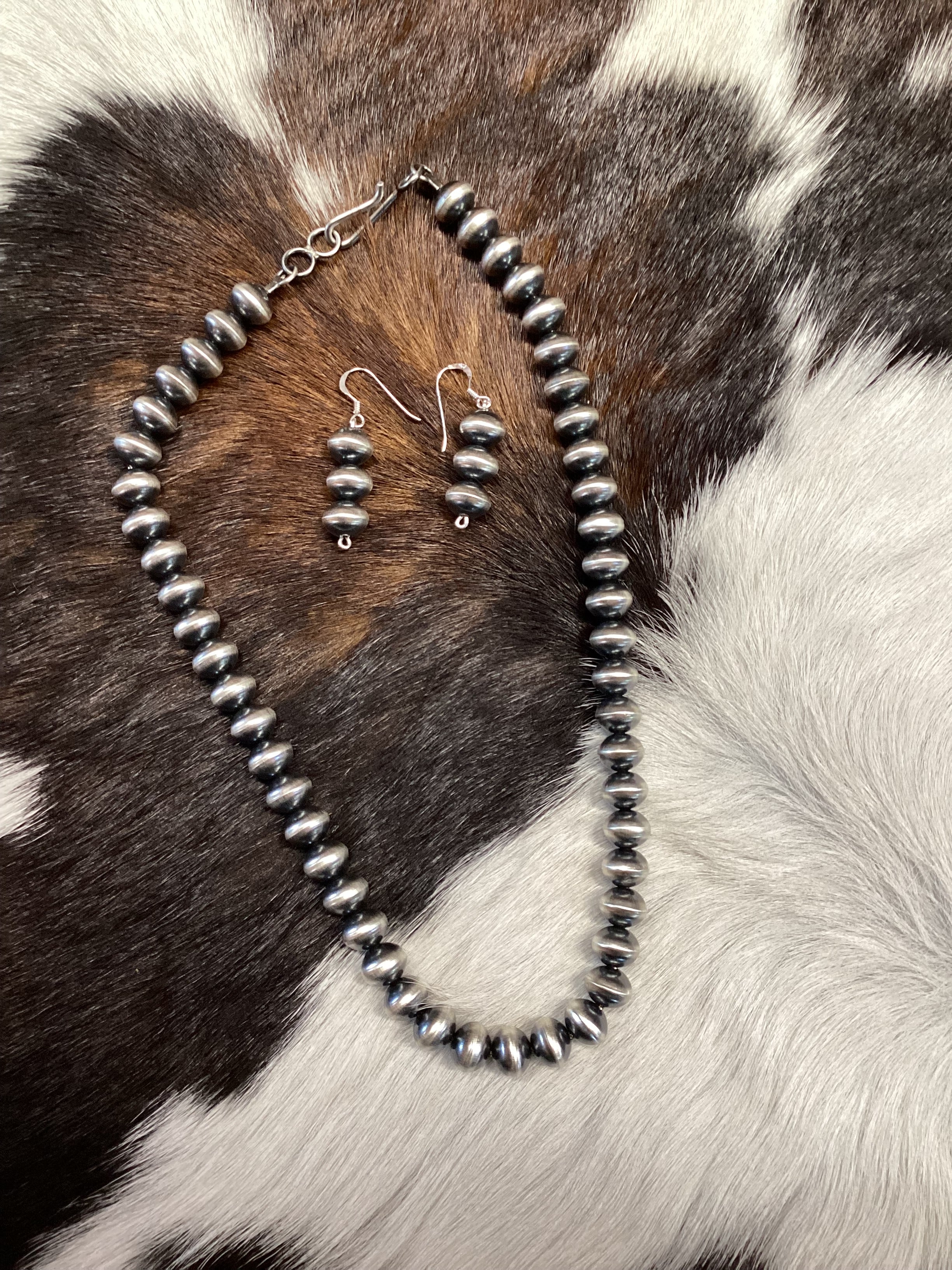 Authentic Navajo Handmade Old Look Navajo Pearl Bead Necklace & Earrings 18” 9mm