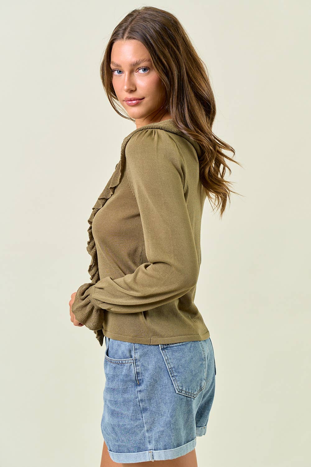 RUFFLE CONTRAST FINE GAUGE BUTTON FRONT TOP - 45305T