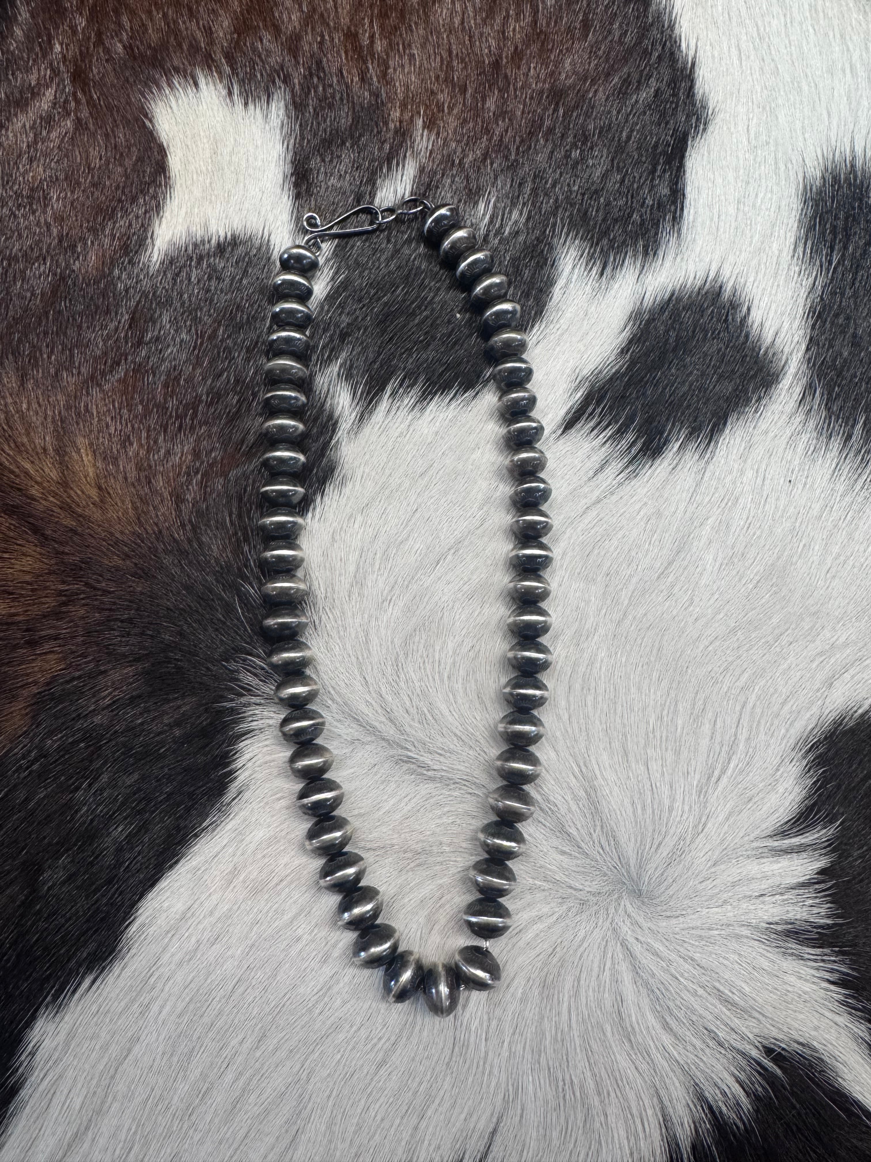 Consignment MJ Graduated Saucer Navajo Pearl Necklace
