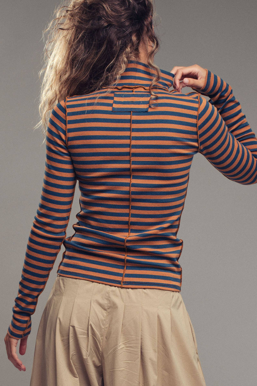 Contrast Seam Turtleneck Knit Top